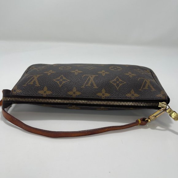 •SOLD•  Louis Vuitton Monogram Pochette Accessories - Picture 8 of 15